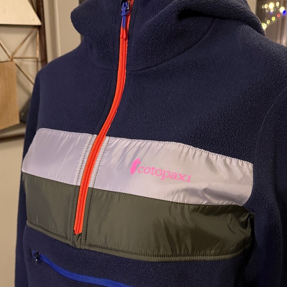 Navy Fleece Pullover with Colorblock Design - Picture 3 of 7